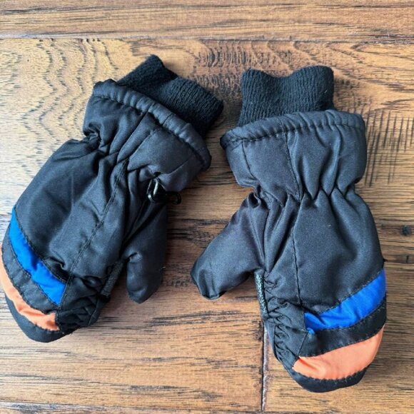 MUST HAVE! Boy’s Winter Gloves Bundle - Size 4-6 - Picture 7 of 7